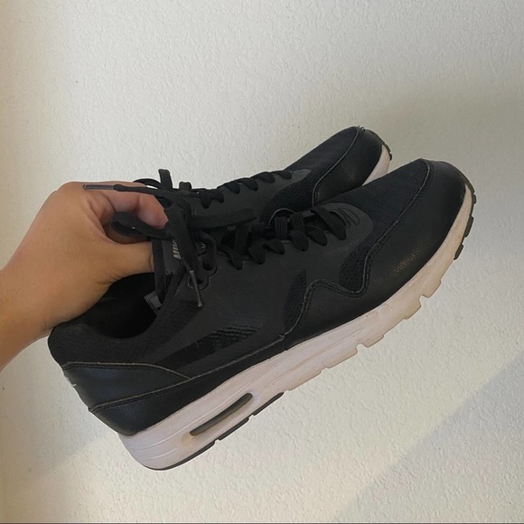 Womens Air Max 1 Ultra Essential 'Black' sz 8.5 - Picture 2 of 8